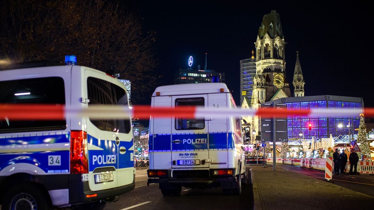 V Düsseldorfu najel čtyřiaosmdesátiletý řidič do lidí, šest zraněných